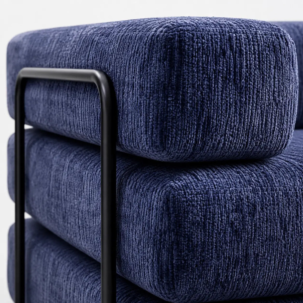 Détail du tissu chenille bleu marine du canapé-lit Kovena Duo
