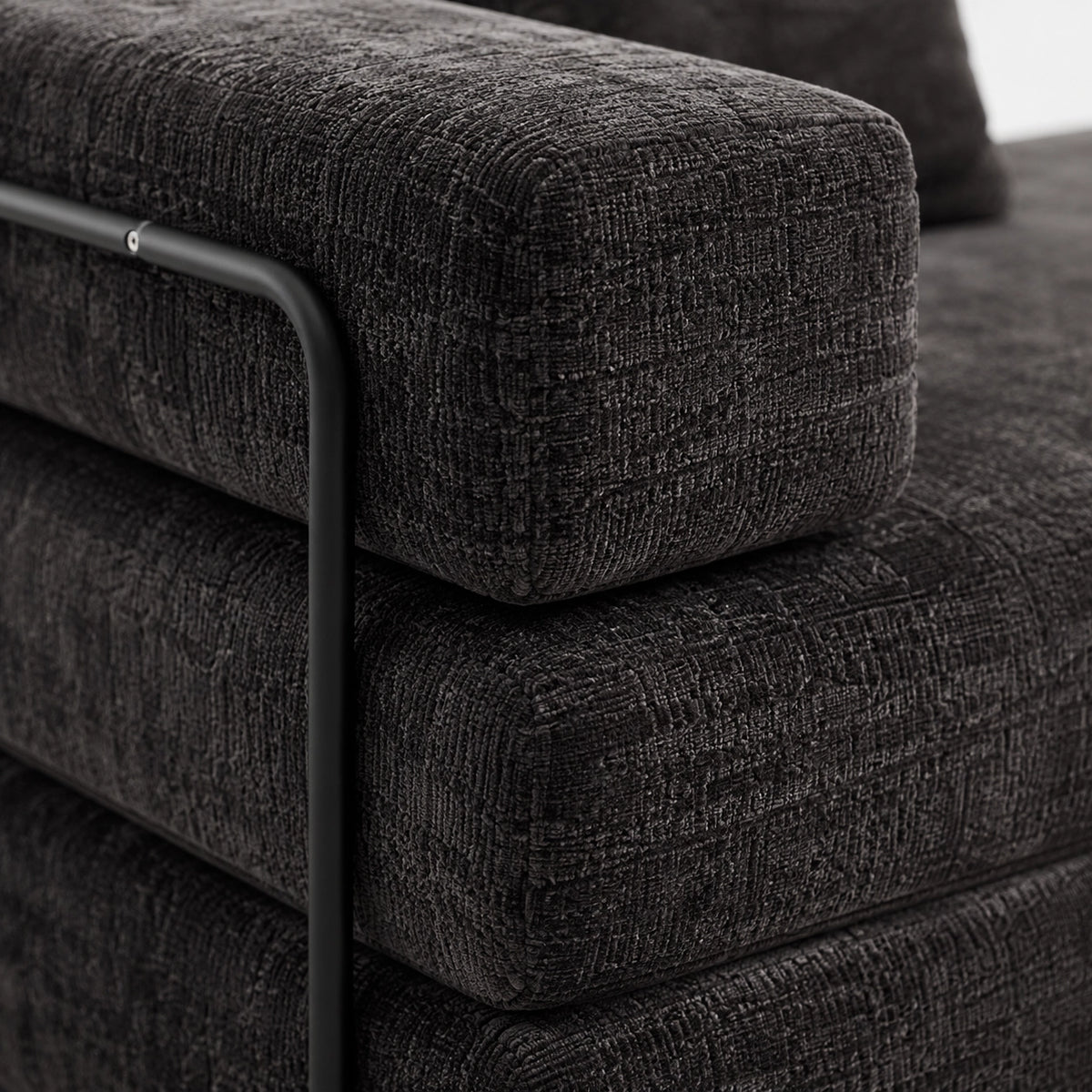 Détail du tissu chenille gris anthracite du canapé-lit Kovena Duo