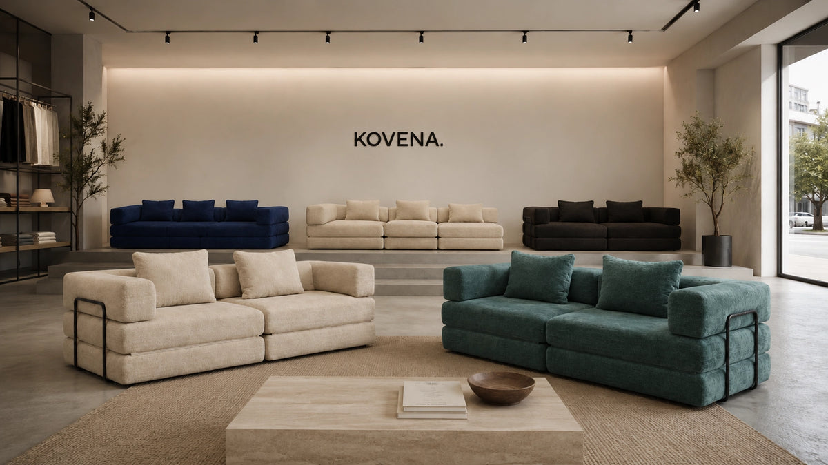 Présentation de toutes les coloris des canapés Kovena dans un espace d'exposition